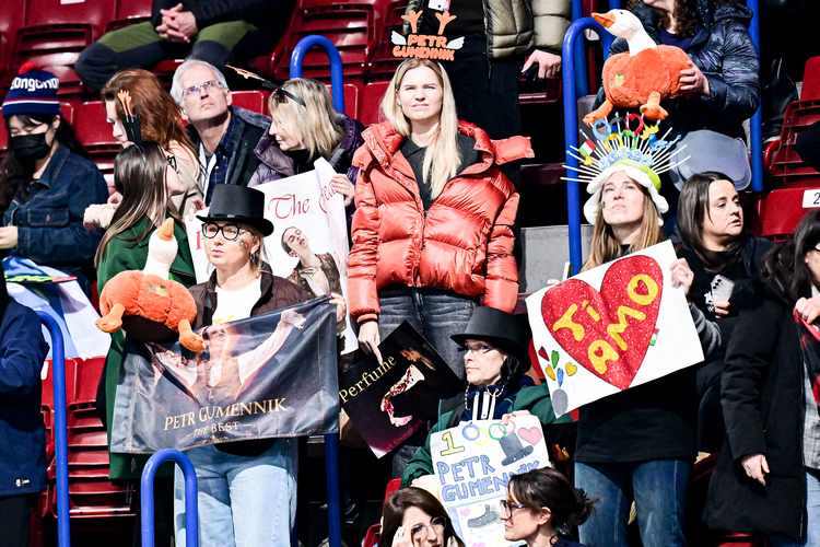 Болельщики Гуменника в Милане