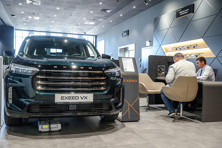 В 2025 году сначала на фоне выросших цен, а позже от усталости от китайского недопремиума продажи Exeed растеряли все свои былые успехи