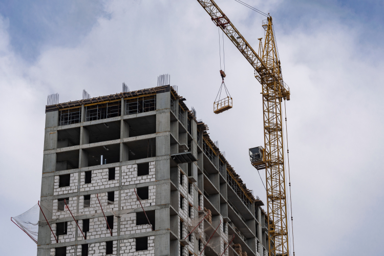 В жилищном строительстве к 2027 году планируют закрыть очередь на социальную ипотеку из более 400 человек. В ближайшие три года планируется ремонт 178 многоквартирных домов