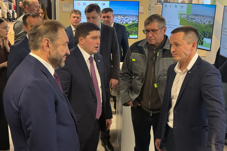 Песошин – Хазиеву в Нижнекамске: «Я знаю, как вы были рады получить такой значимый кусок работы»