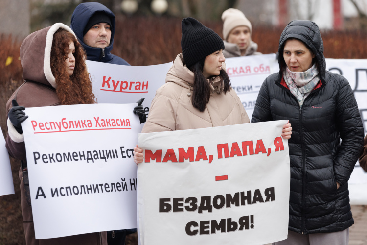 Файзуллин отметил, что к теме подключилось и руководство Госдумы, поэтому сторонников скорейшего решения проблемы в ИЖС будет все больше