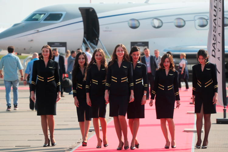 Как уверяют наши собеседники, контроль за летной годностью судов &mdash; не менее придирчивый, чем ранее. Да, получается, обслуживание теперь нелицензионное, но все делается по регламенту производителя