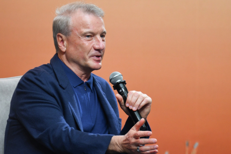  Чтобы понять, как хорошо с государственным управлением сейчас, Греф вернул зал в конец 90-х, когда сам работал первым замминистра государственного имущества РФ 