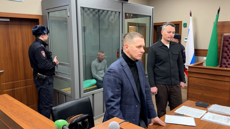 Вчерашнее продление меры пресечения основателю строительной империи «Волга-Автодор» Станиславу Шевыреву обошлось без традиционного аншлага