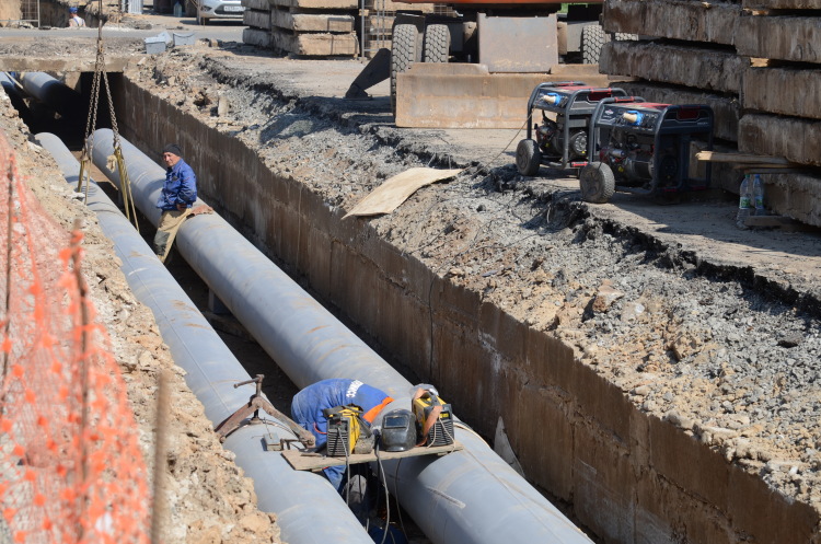 «Из 3 триллионов, я думаю, на полимерные трубы выделят порядка 55 процентов (1,6 триллиона). Остальное уйдет на стальные и чугунные трубы»