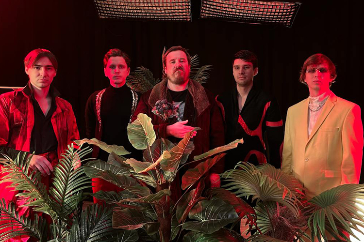 В этом до сих пор одна из особенностей нашей скромной конторы &mdash; коллеги могут совмещать функции звукорежиссера, и общаться при этом и с заказчиками, и с исполнителями