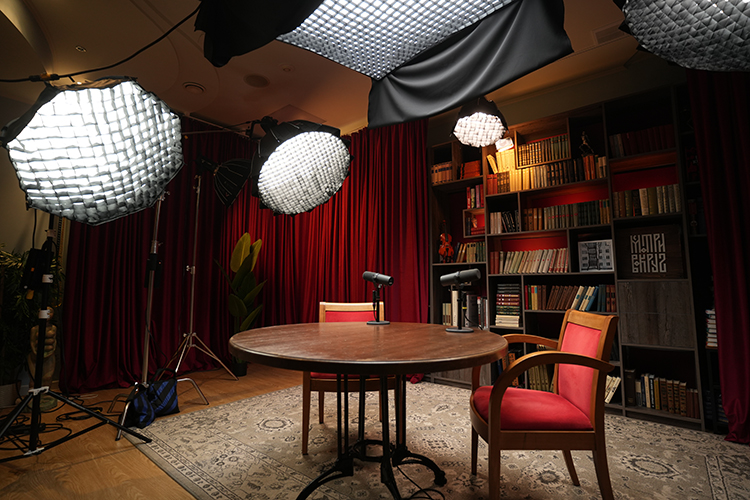 «Для заказчиков из Татарстана мы в каком-то смысле долго оставались невидимками. Даже если озвучивали что-то для республики &mdash; заказы приходили через москвичей, через Питер»