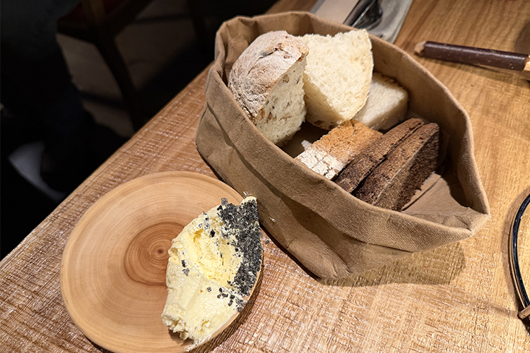 Корзинка с хлебом