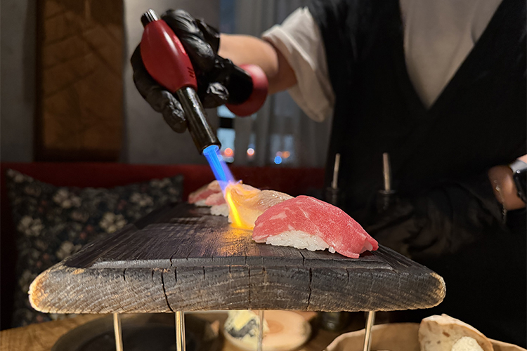 Суши из мраморной говядины и фуа-гра