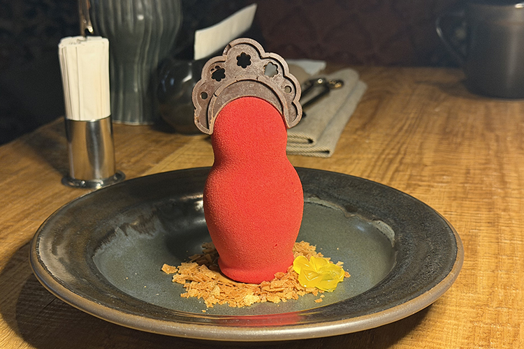 Матрешка с муссом из татарского чая и яблоком