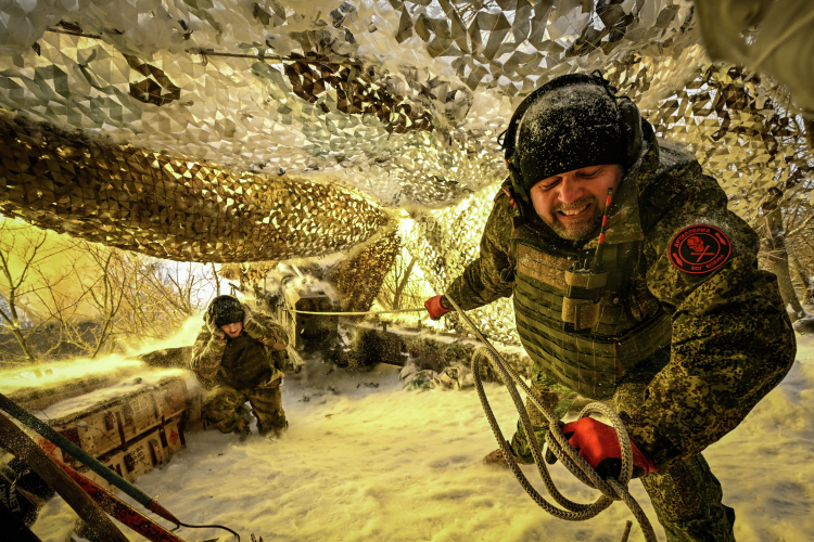 Наступление российских частей не только само по себе в перспективе грозит окружению с востока Запорожья и началом осады Днепропетровска, но и бьет в тыл стоящей на данном участке вражеской группировке противника