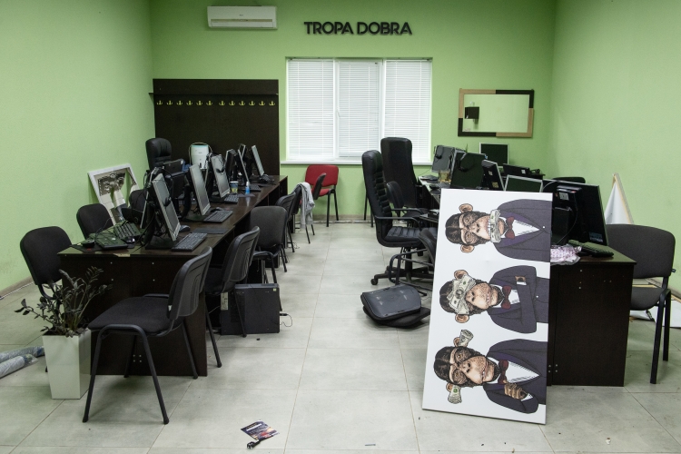 Из преступного колл-центра мошенники звонили россиянам под видом сотрудников службы безопасности разных банков и выманивали деньги