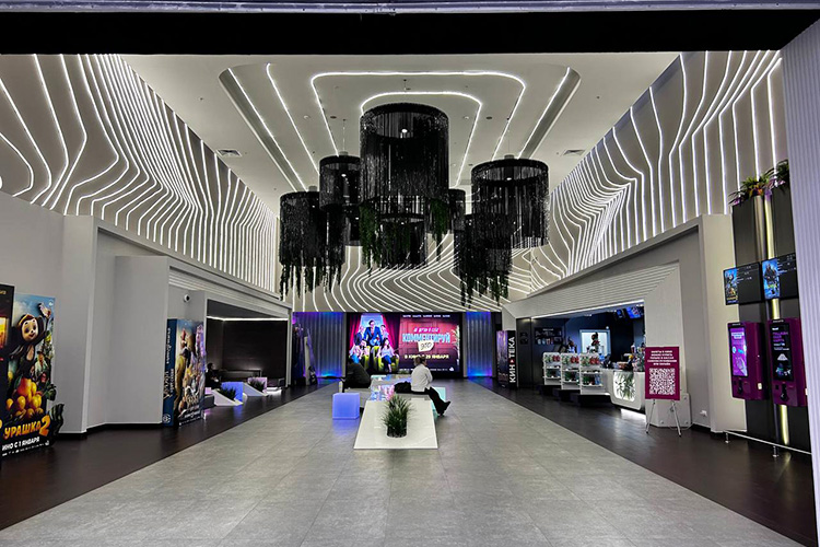 На втором этаже после обновлений работает «Киномакс-Нео»