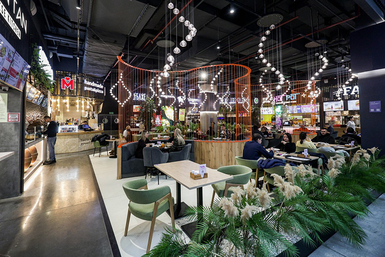 Обновление есть на фуд-молле &mdash; главной точке притяжения комплекса, где как раз и собираются все посетители