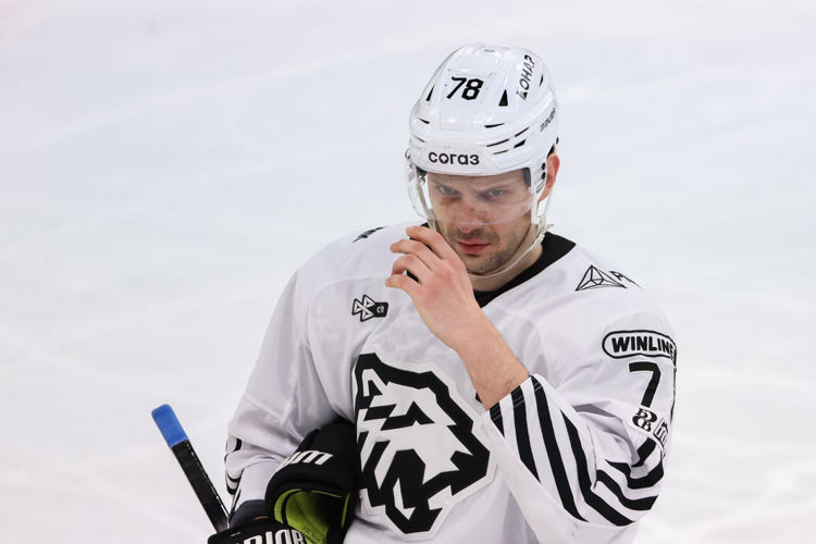 «В «Тракторе» есть крупный парень, капитан. Кадейкин! Против него сложно играть на точке»