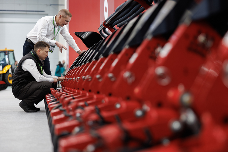 Сама выставка в этом году заняла сразу три выставочных павильона и удивила завсегдатаев большим наплывом даже не новых предприятий, а школьников и студентов, для которых подготовили различные мастер-классы и активности от Казанского ГАУ