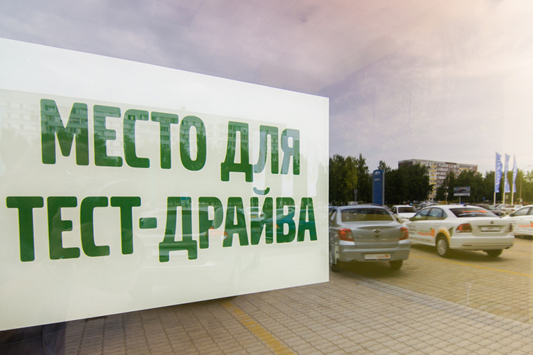 Весь процесс ввоза станет прозрачным и будет идти напрямую через российскую таможню. Тем не менее в краткосрочной перспективе россиянам, присматривающим иномарку, стоит готовиться к росту цен в дилерских центрах