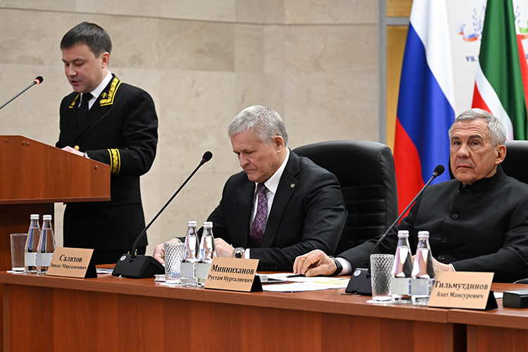 С докладом по итогам года выступил председатель ВС РТ Азат Гильмутдинов