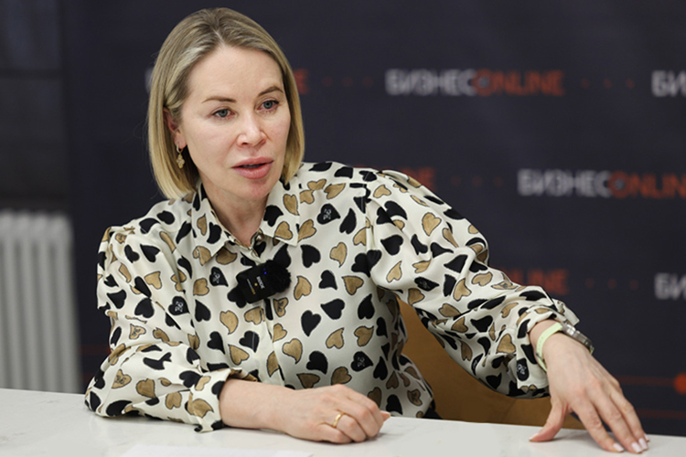 «Первый визит девочки или мальчика к косметологу желательно провести в 10–12 лет для предупреждения появлений рубцов и прыщей и сохранения красоты кожи»