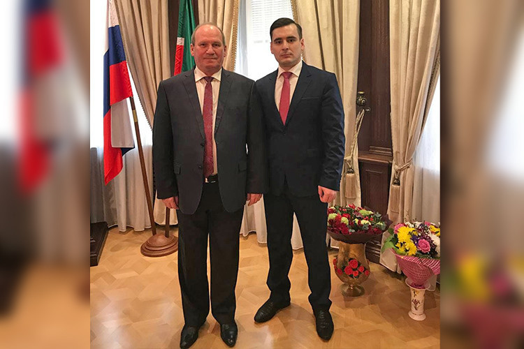 После окончания вуза Альберт Замалетдинов стал помощником судьи Верховного суда РТ, а с 2014 году был помощником председателя ВС РТ Ильгиза Гилазова. В сентябре 2018-го приказом президента России его назначили судьей Анадырского районного суда