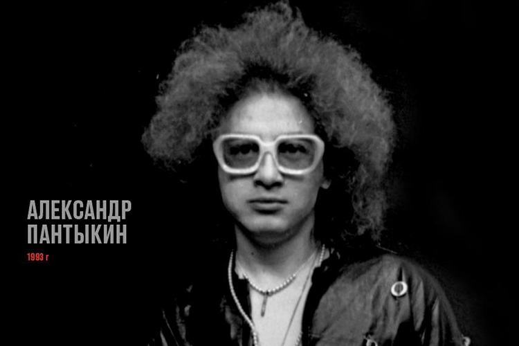 «Я сменил, будем так говорить, рок-карьеру на карьеру профессионального музыканта и стал заниматься профессиональной музыкой в кино и в театре, стал профессиональным драматургом»