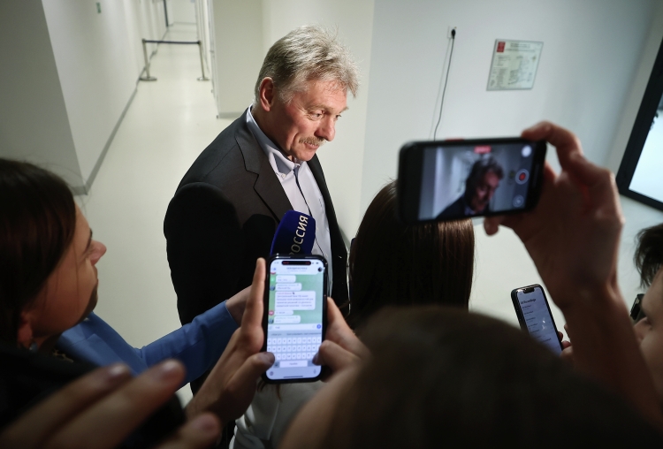 Дмитрий Песков: «Не думаю, что можно представить себе, что фронтовая связь обеспечивается посредством „Телеграма“ или какого-то мессенджера. Представить себе такое трудно и невозможно. В любом случае об этом должны говорить специалисты»