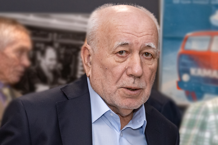 Юрий Петрушин: «Считаю, что для того, чтобы передавать традиции, в городе должно быть какое-то сооружение, которое бы напоминало поколениям о тех великих делах, которые были в Советском Союзе. Отсутствие такого памятника &mdash; неблагодарность людям Советского Союза»