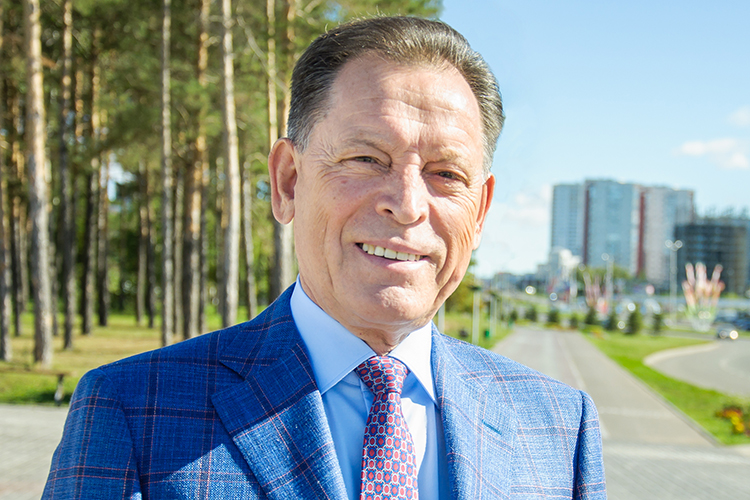 Рафгат Алтынбаев: «У КАМАЗа ситуация сейчас тоже непростая, как и у многих предприятий в России. Хотя время пока есть, все-таки какой-то подарок автогигант себе сможет сделать, а это сразу скажется и на городе»