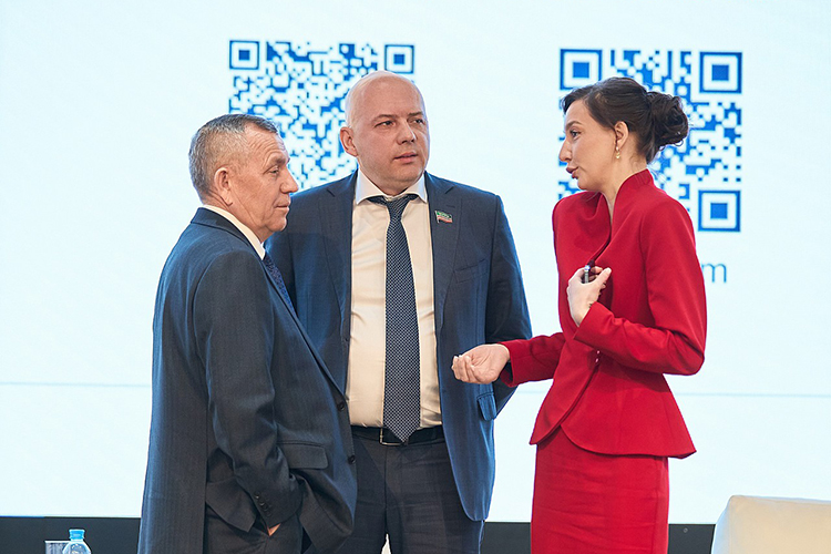 Итог подвел депутат Госсовета РТ Александр Комисаров (в центре), отметив, что канализационные системы остаются одной из самых изношенных и капиталоемких частей ЖКХ