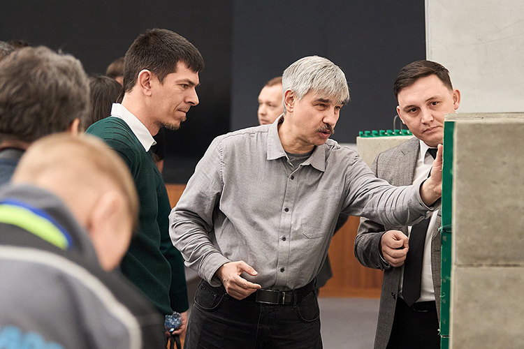 Модульный принцип позволяет сократить сроки строительства: на объект доставляются готовые элементы, которые собираются на месте