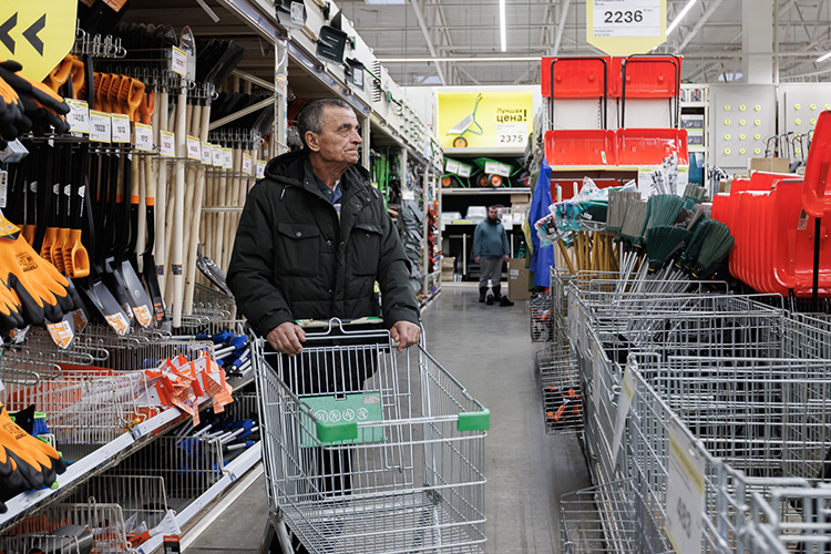«Ажиотаж есть, но мы не можем держать столько товара»