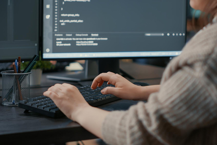 Учиться предлагали много чему: Urban якобы выпускал SMM-маркетологов, графических дизайнеров, разработчиков игр, аналитиков, тестировщиков