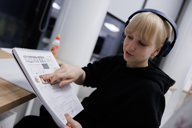 «Обсудив, что может быть еще интересно современным подросткам, совместно с „Зарей“ в сентябре прошлого года запустили в клубе „Яратам“ кружок по архитектуре и дизайну»