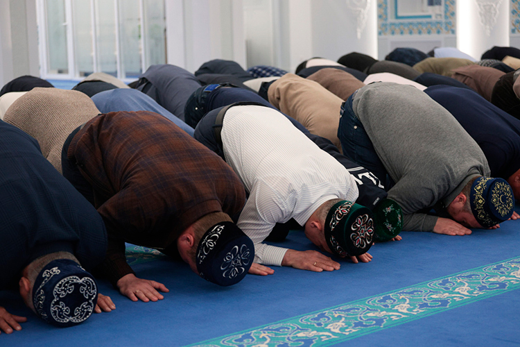 Сегодня с заходом солнца наступает священный месяц Рамадан