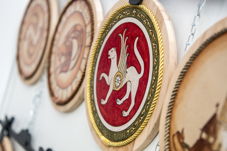  Крылатый снежный барс изображен на гербе республики, для всех тюрок барс &mdash; тотемное животное 