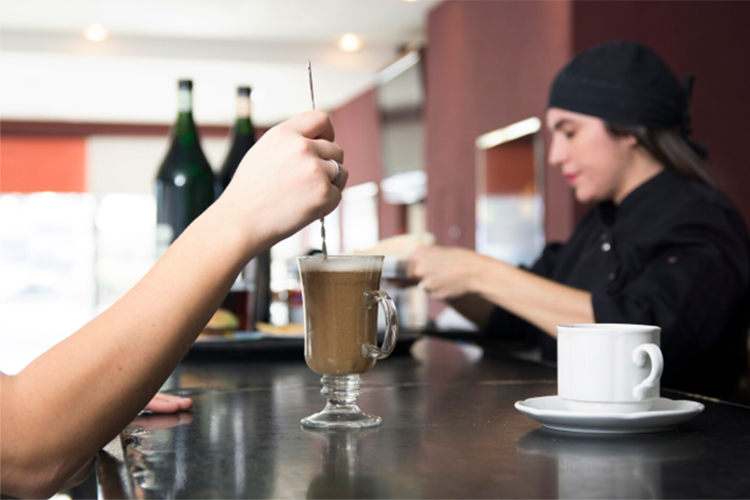 Поколение Z пьет спиртные напитки в 7 раз меньше, чем миллениалы. Это ощутимо сказывается на рестораторах