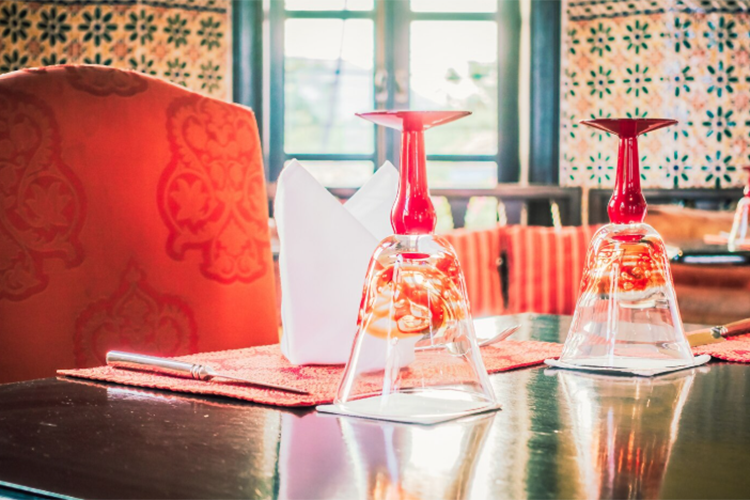 «Март – апрель станут первой волной серьезных закрытий: придут первые квартальные счета по НДС, у многих возникнут кассовые разрывы, бизнес дружно поплывет в сторону сокращений, увольнений, банкротств»