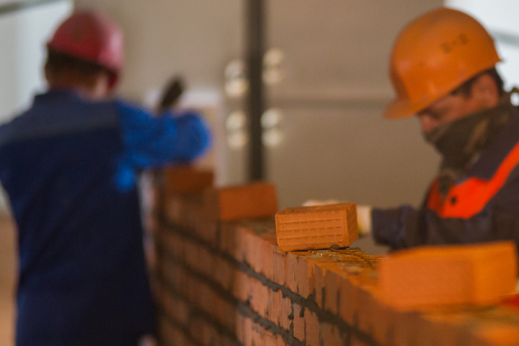 Пообщавшись с участниками дела, «БИЗНЕС Online» выяснил, что предметом спора между компаниями стали разногласия по определению фактических объемов работ и их стоимости по договору субподряда