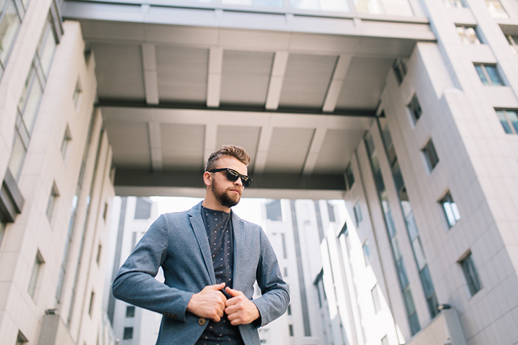 «Исследования показывают, что даже у мужчин, которые не обладают какими-либо ресурсами, есть запрос на образ универсального, высшего, доминирующего существа мужского рода»