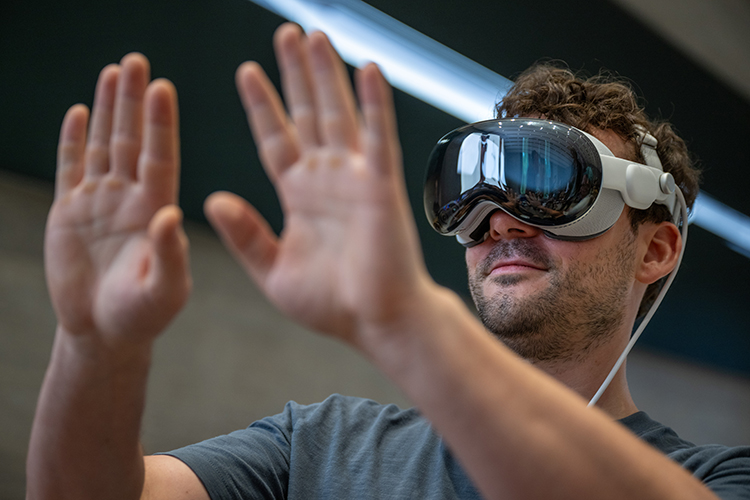 Apple ускорила разработку трех новых носимых устройств с искусственным интеллектом