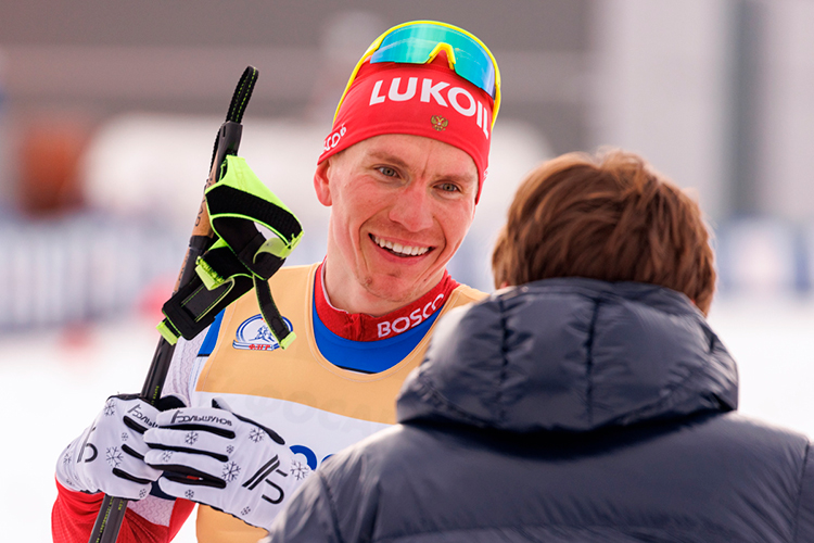 Александру Большунову припомнили его связь с ЦСКА, участие в госмероприятиях и не дали нейтральных статус