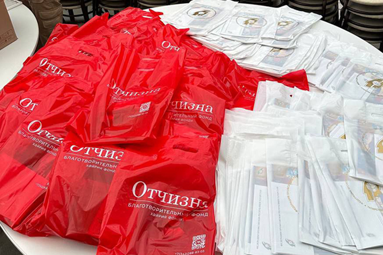 Подарки, кстати, оплатил директор фонда «Отчизна» Александр Добрыднев