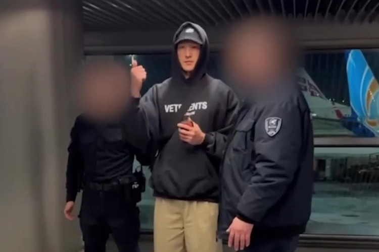 После того как Сабурову закрыли въезд в Россию на 50 лет, он был вынужден вернуться в Казахстан. В РФ у него осталось все &mdash; от бизнеса до связей и семьи &mdash; а на новом-старом месте его ждал совсем не теплый прием