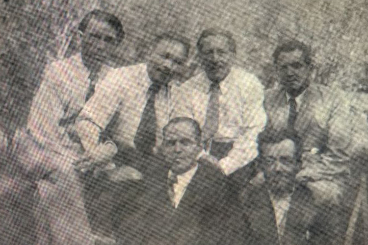 Хабибуллин, Музафаров, Бормусов, Сайдашев (вурхний ряд). Ключарев, Мусин (нижний ряд). 1950 год 