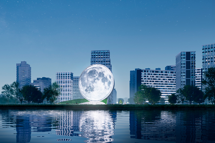 «Когда мы наблюдаем этот объект с Кремлевской набережной или с моста, то увидим сферу &mdash; а ее частью станет контент, над вариантами которого мы уже подумали. Сама форма сферы, круга, шайбы &mdash; назвать можно, как угодно &mdash; уже подталкивает к изображению луны»