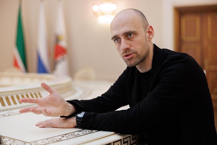 «Появление новых типологий &mdash; это и есть прогресс. Имеют права на существование и дома на ногах, и вертикальные, горизонтальные небоскребы. О таком разнообразии нам говорит сама природа, которая заключает в себе миллионы разных видов»