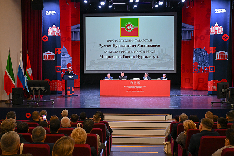 Минниханов уделил большое внимание падению индекса промышленного производства в районе