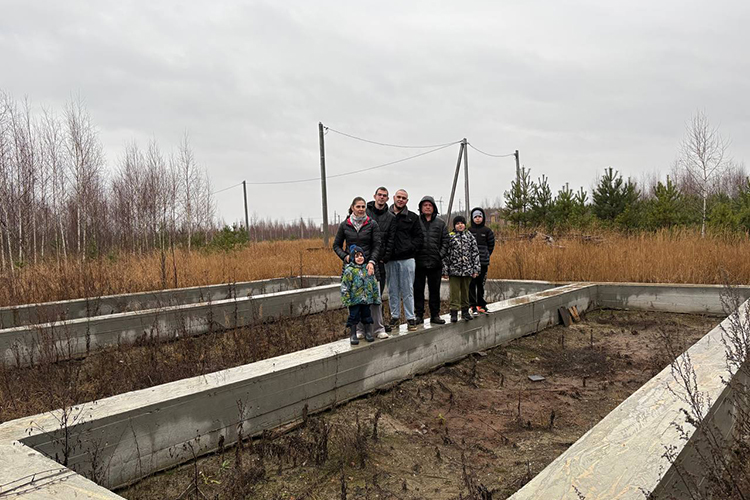  Многодетные Дьячковы: хотели дом для большой семьи, но пока только фундамент 