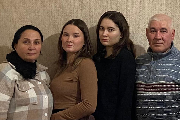  Семья Гаттаровых: хотели перебраться поближе к детям, а в итоге влезли в большие долги 