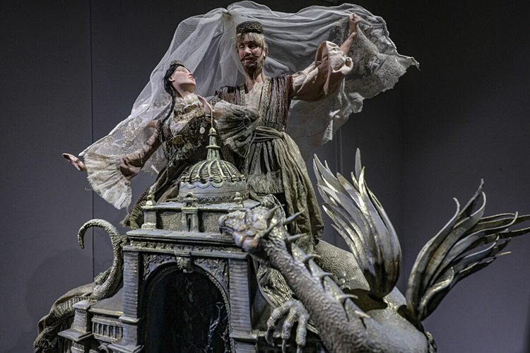 «Это не просто куклы, это что-то пограничное. Можно назвать скульптурой, но они очень живописны, очень художественны»